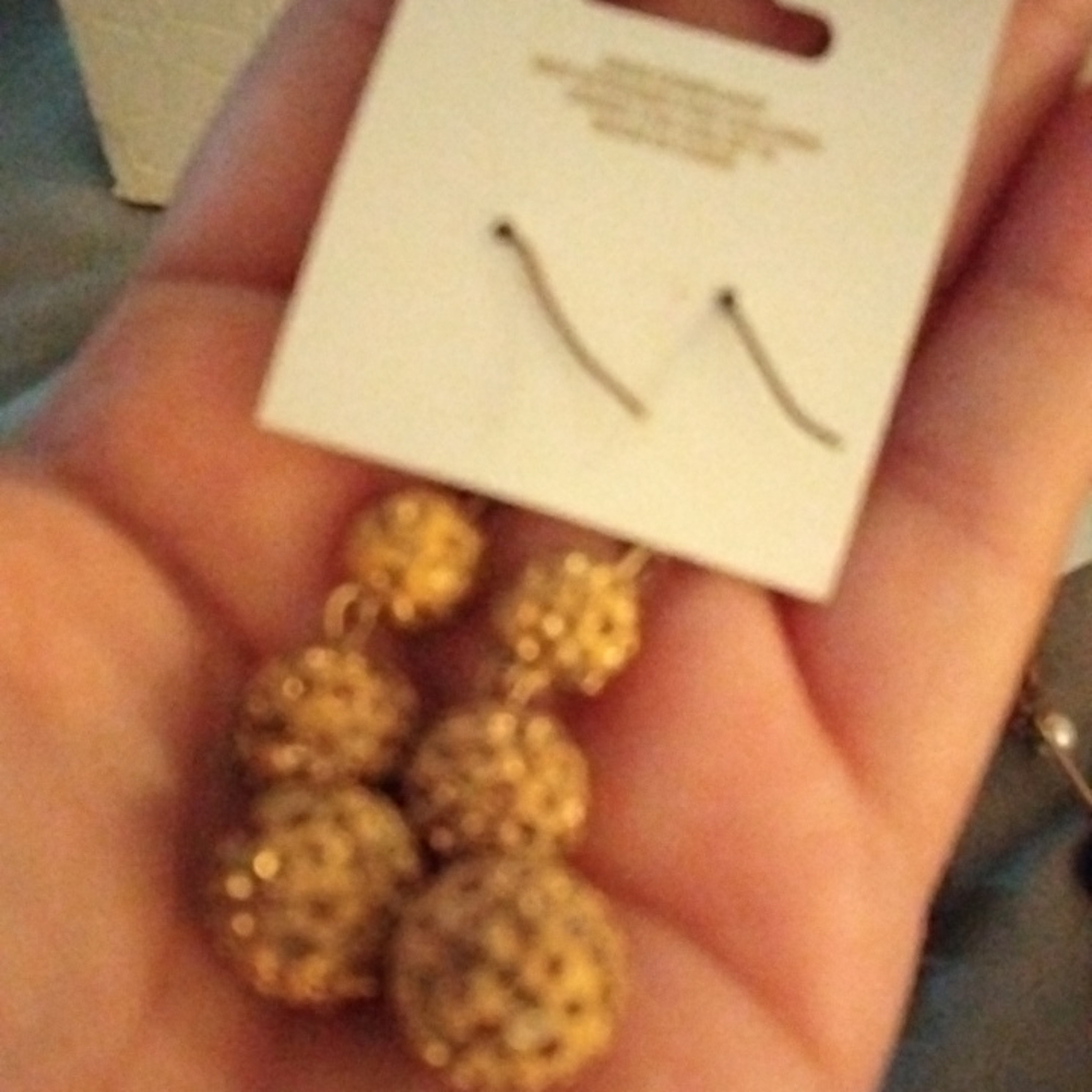 Earings - Picture 2 of 3